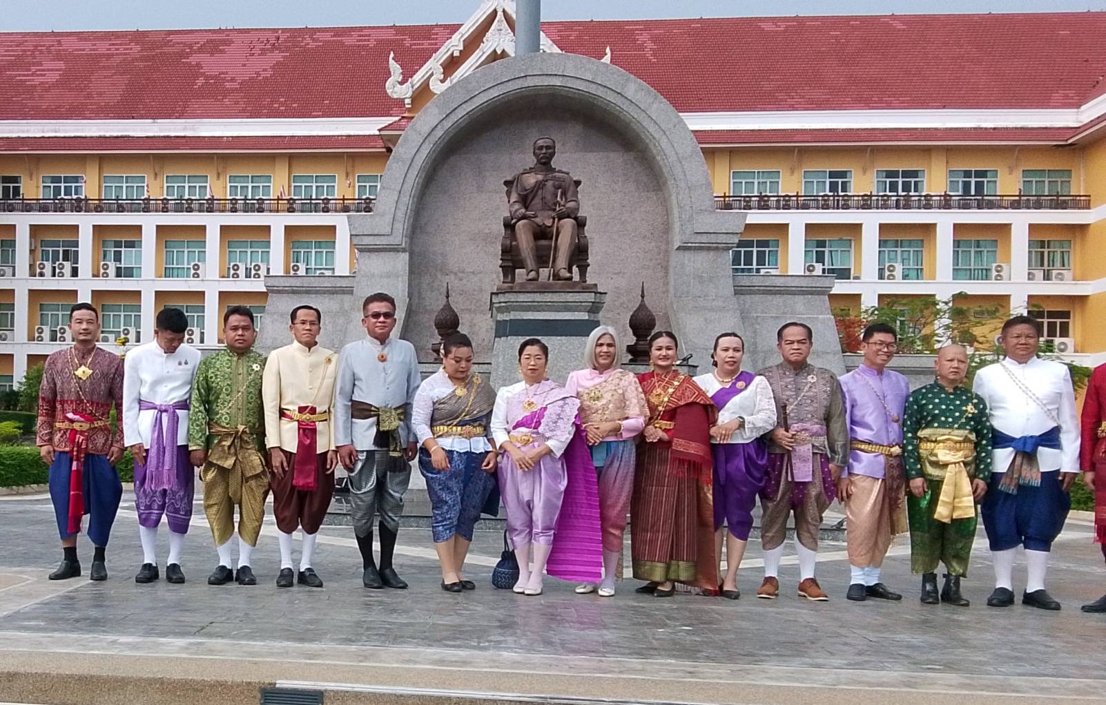 title - ร่ามพิธีถวายบังคมพระบรมราชานุสาวรีย์ พระบาทสมเด็จพระจุลจอมเกล้าเจ้าอยู่หัว (รัชกาลที่ 5) ภายใต้แนวคิด 